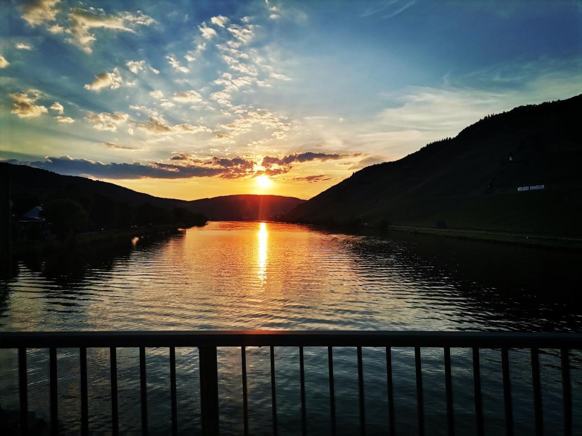 Sonnenufer Apartment & Moselwein I Bernkastel-Kues Bagian luar foto